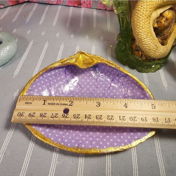 DECOUPAGE CLAM SHELL DECOUPAGE PURPLE POLKA DOTS ON A CLAM SHELL TRINKET DISH - Picture 8 of 10